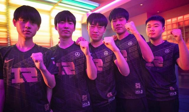 沃特斯挺身 沃特斯挺身