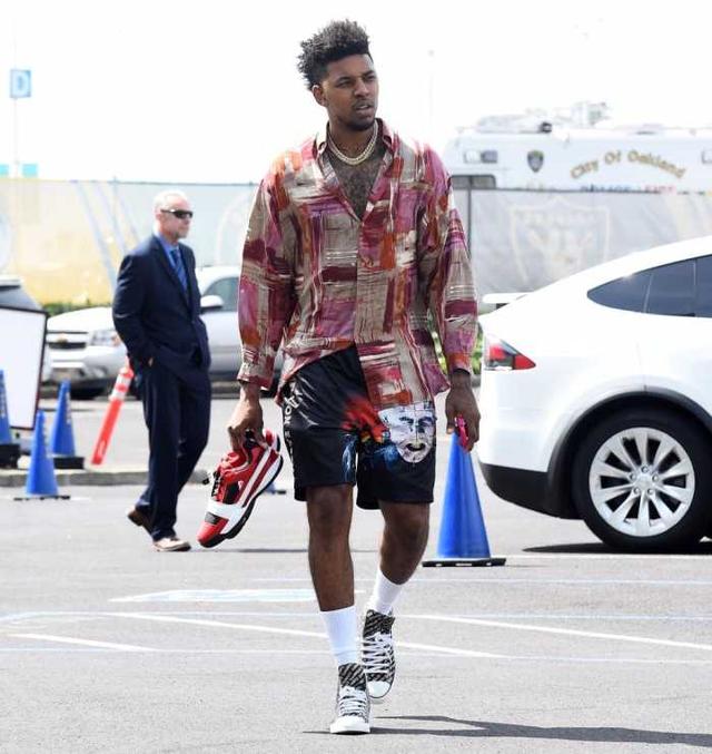 员随队到位 员随队到位