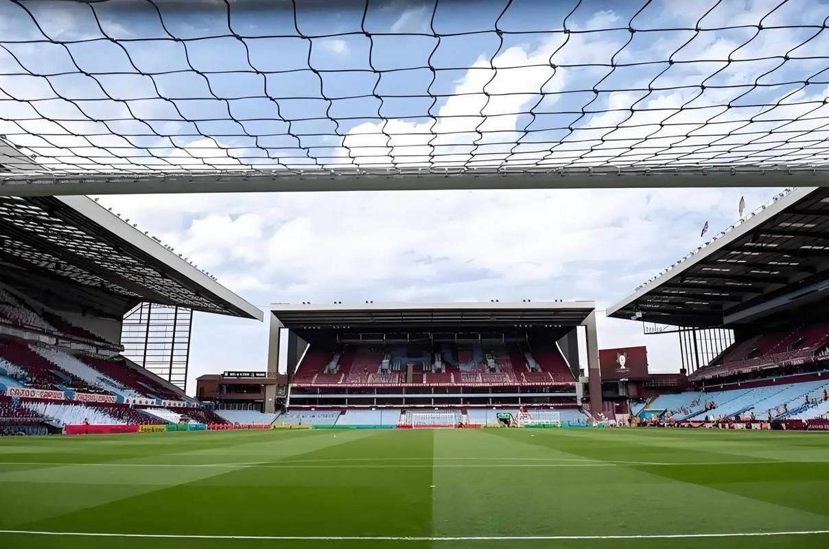 加盟曼城仅5个月！曝23岁国脚不满坐冷板凳 冬窗申请离队